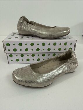 Earthies Tolo Off White Metallic Printed Leather Flats Size 6